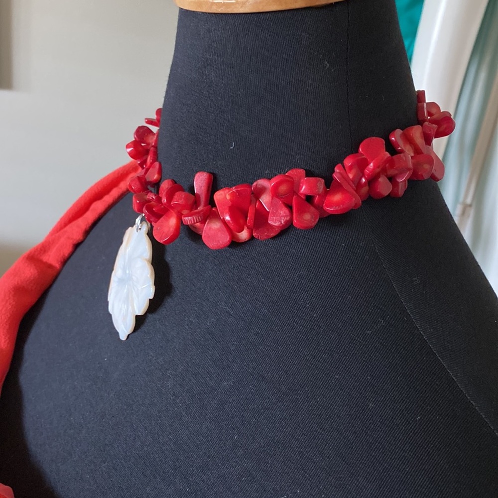 Fabulous coral necklace with pizzazz! - Picture 3 of 6